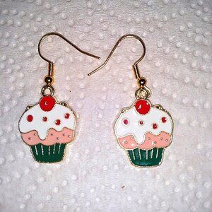 Beautiful Cupcake Dangle Earrings Pierced Ladies Kids Jewelry NEW Handcr…